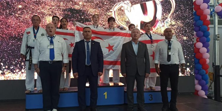 Taekwondocularımız altınları topladı