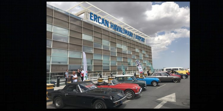 Ercan’da klasik otomobiller ile nostalji rüzgârı esti