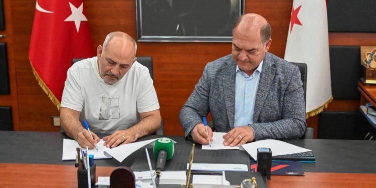SADIK CEMİL ÇİM ZEMİNE KAVUŞUYOR