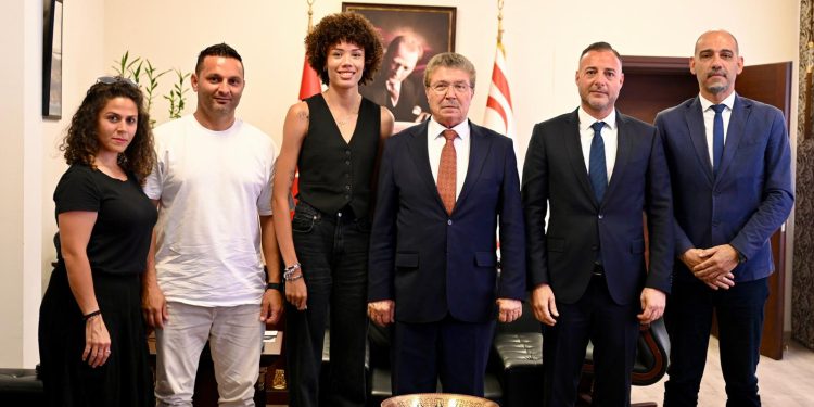 Başbakan Üstel, Balkan Şampiyonu Buse Savaşkan’ı kutladı