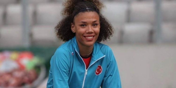 Buse bugün piste çıkıyor