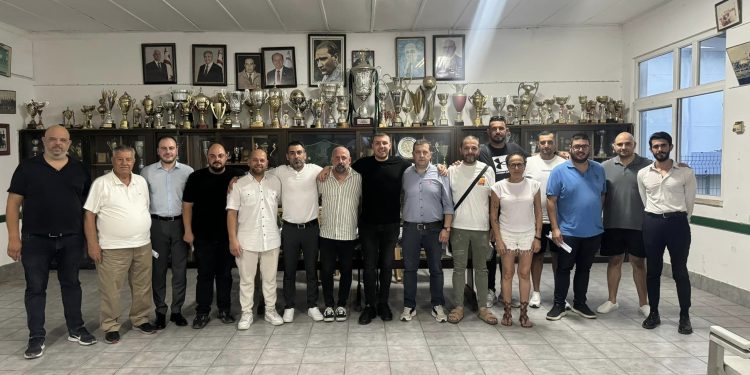 KAYMAKLI’DA MÜNÜR ÖZLER YENİDEN BAŞKAN