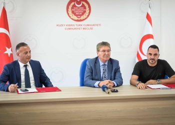 MİROĞLU ANTRENMAN SAHASI PROTOKOLLE TÜRK OCAĞI’NA VERİLDİ