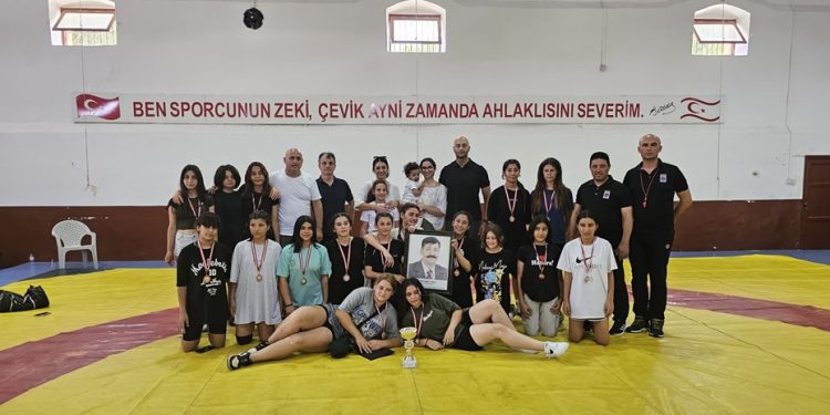 Kadın güreşinde Mehmet Öke Kupası, Lapta’nın