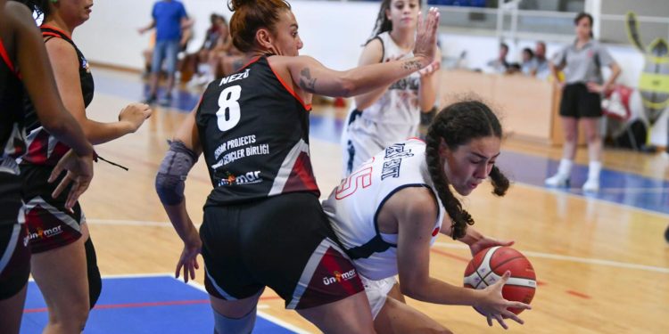 Basketbol Liglerinde Levent Gelişim, Levent Spor ve YDÜ galip
