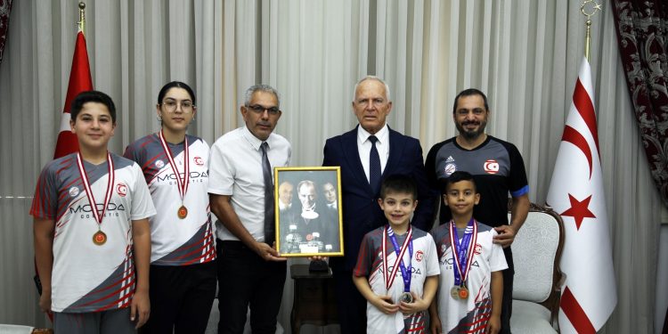 Töre, KKTC Badminton Federasyonu heyetini kabul etti