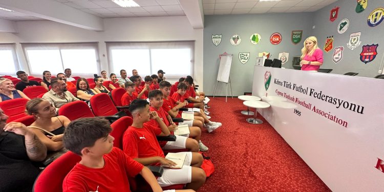 U12 MİLLİ TAKIM FUTBOLCULARI VE AİLELERİNE SEMİNER