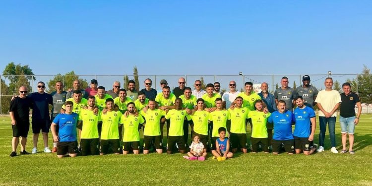 ŞAMPİYON SAHAYA İNDİ