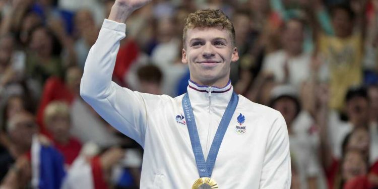 Marchand, Phelps’in 15 yıllık rekorunu kırdı