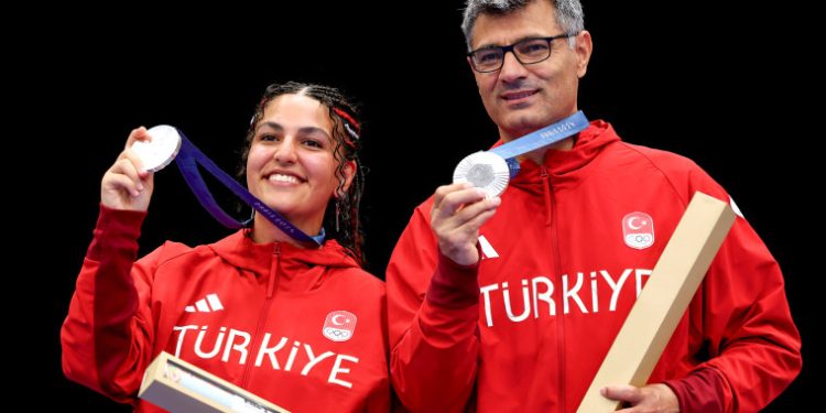 Cumhurbaşkanı Tatar, Türk Milli Atıcı Yusuf Dikeç’i tebrik etti