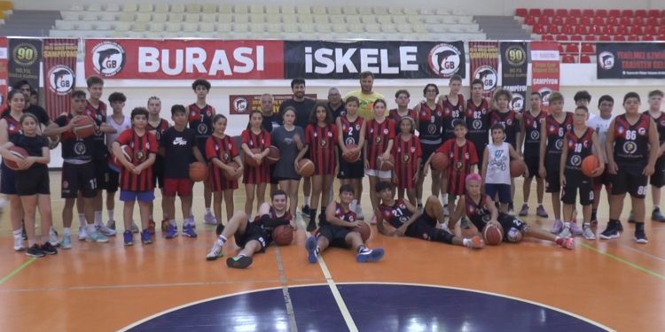 Erten, İskele’de sporcularla buluştu