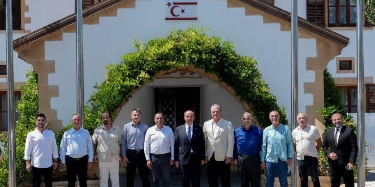 CUMHURBAŞKANI TATAR, KTSYD YENİ VE ESKİ BAŞKANLARI İLE BİRARAYA GELDİ