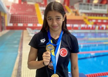 14 yaşındaki milli yüzücü Ela’dan 1 ayda 3 madalya
