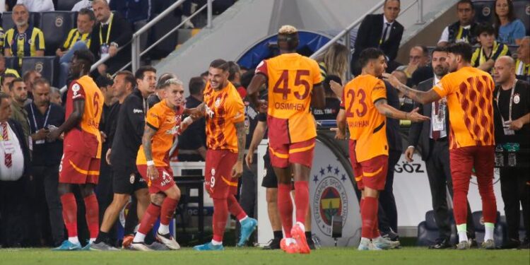 Dev derbide Galatasaray sevindi
