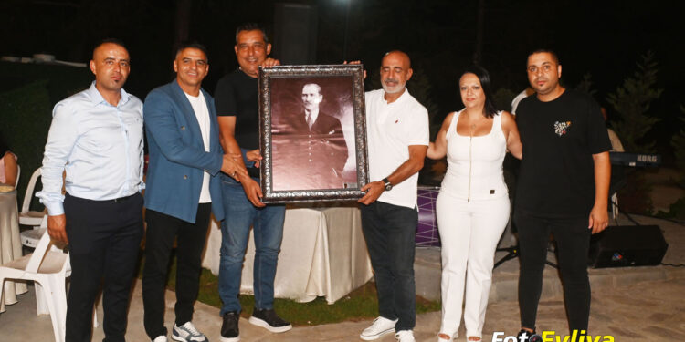 Kozanköy şampiyonlukları kutladı