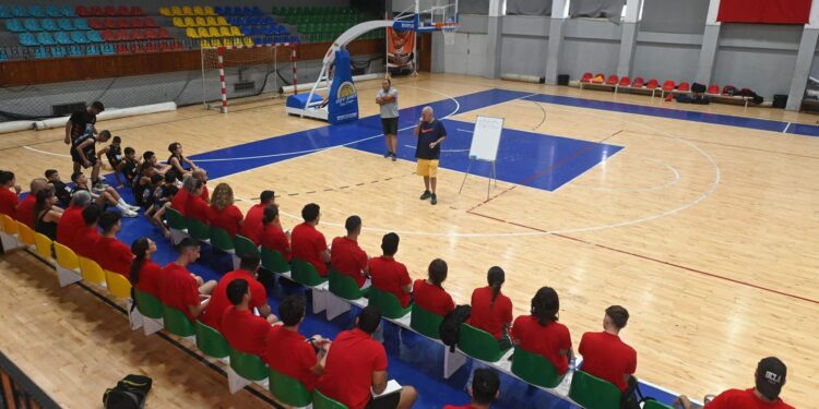 Basketbolda Antrenör Gelişim Semineri