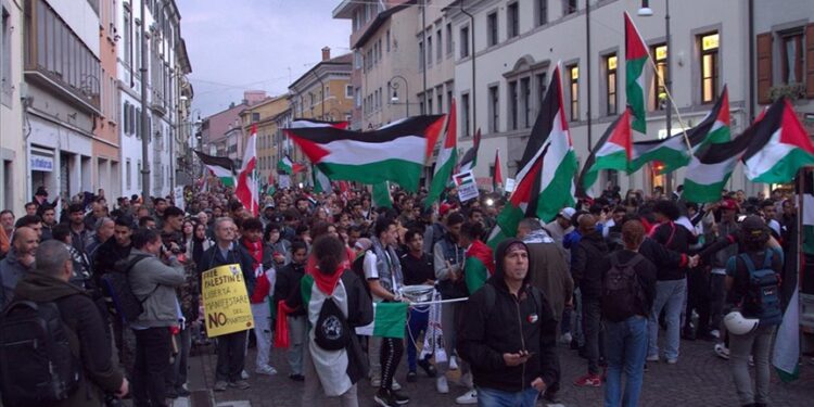 İtalya-İsrail maçı öncesi Filistin’e destek yürüyüşü