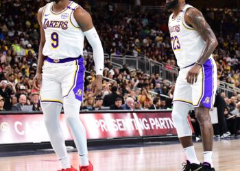 LeBron James oğluyla sahaya çıktı