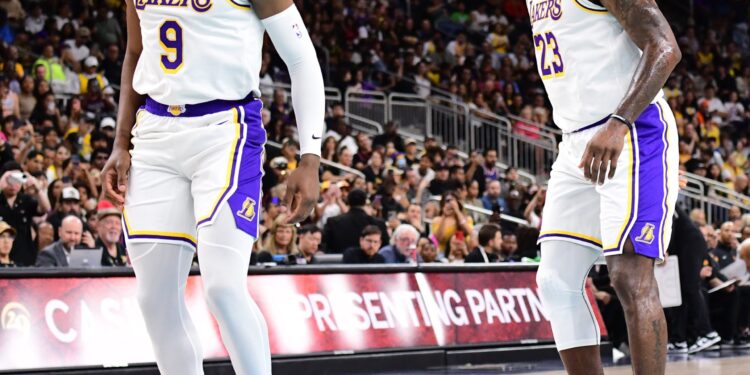 LeBron James oğluyla sahaya çıktı