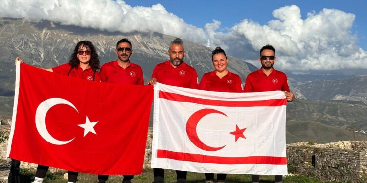 Yamaç paraşütçülerimiz Arnavutluk’ta