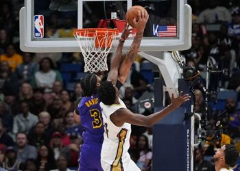 Lakers, Davis’le kazandı: 104-98