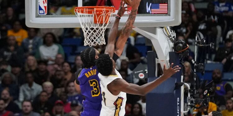 Lakers, Davis’le kazandı: 104-98