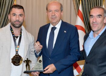 Cumhurbaşkanı Tatar, KKTC Halter ve Vücut Geliştirme Federasyonu Asbaşkanı  Bölükbaşı’nı ve milli sporcu Hüseyin Topal’ı kabul etti