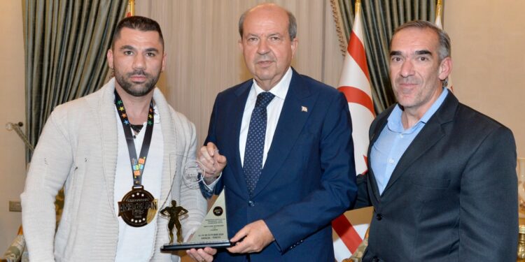 Cumhurbaşkanı Tatar, KKTC Halter ve Vücut Geliştirme Federasyonu Asbaşkanı Bölükbaşı’nı ve milli sporcu Hüseyin Topal’ı kabul etti