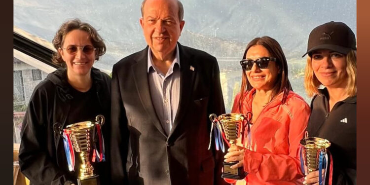 Cumhurbaşkanı Tatar, Uluslararası Cumhuriyet Klasik Otomobil Rallisi’nin ödül törenine katıldı