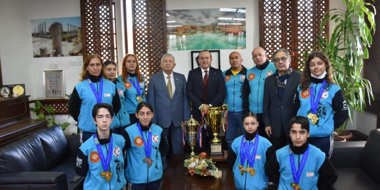 Ataoğlu, KKTC Taekwondo Milli Takımı’nı kabul etti