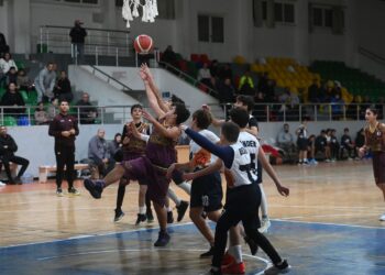 Adaspor ve YDÜ “B” galip