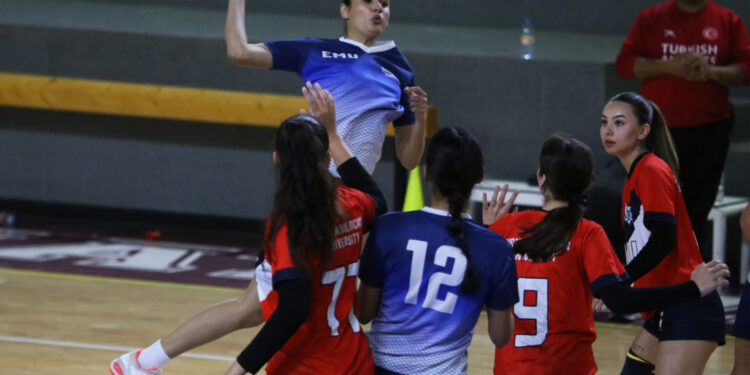 HENTBOLDA BÜYÜK ÇEKİŞME