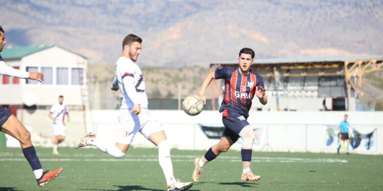 ÜNİVERSİTELER FUTBOLDA GOL YAĞMURU