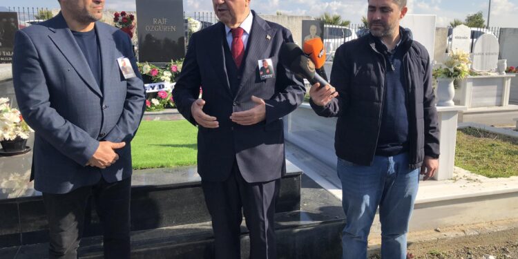 Raif Özgüren kabri başında anıldı