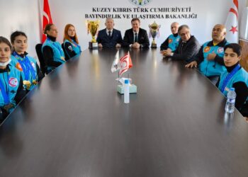 Arıklı, şampiyon tekvandocuları kabul etti