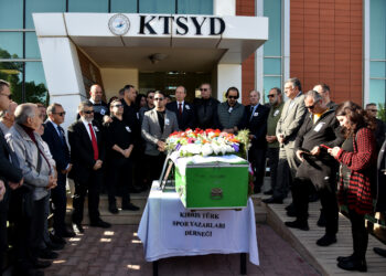 Fevzi Beyar son yolculuğuna uğurlanıyor… Beyar için Kıbrıs Türk Spor Yazarları Derneği’nde tören düzenlendi