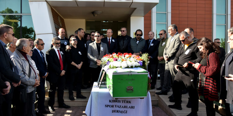 Fevzi Beyar son yolculuğuna uğurlanıyor… Beyar için Kıbrıs Türk Spor Yazarları Derneği’nde tören düzenlendi