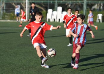 ÇOCUKLARIMIZ MERSİN’DE GURURLANDIRIYOR