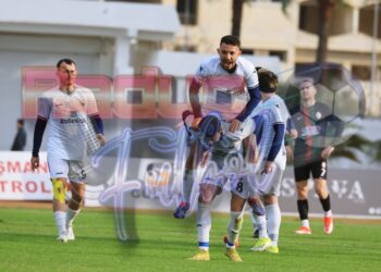 ASLANKÖY’ÜN BİLEĞİ BÜKÜLMÜYOR