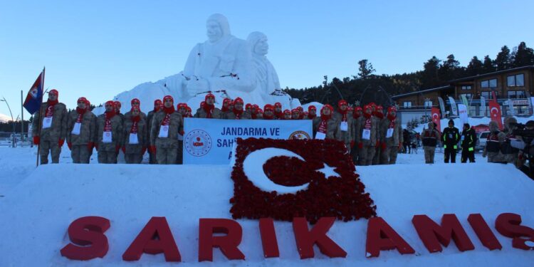 Sarıkamış şehitleri anısına, “Kardan Heykeller Sergisi”