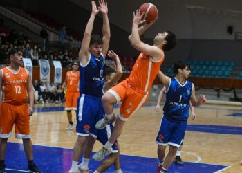 Base ve Alsancak galip