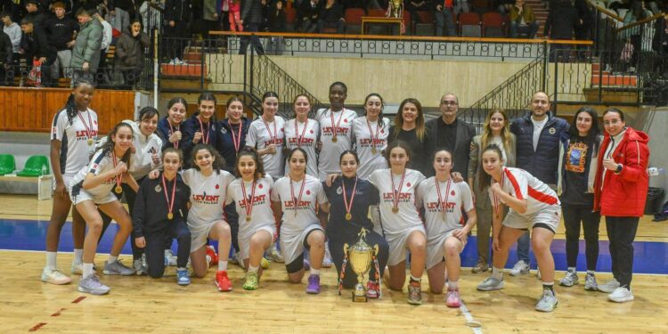 Teska & Cahit Necipoğlu Federasyon Kupasını Levent kazandı
