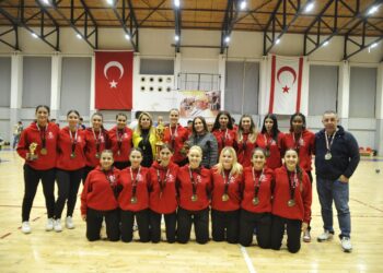 Erkeklerde Gençlik Gücü kadınlarda da UKÜ şampiyon