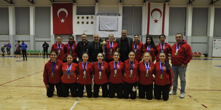 Federasyon Kupası’nda UKÜ’den çifte zafer