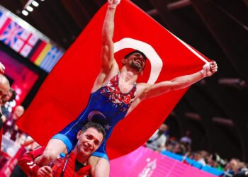 Milli güreşçi Kerem Kamal Avrupa şampiyonu oldu