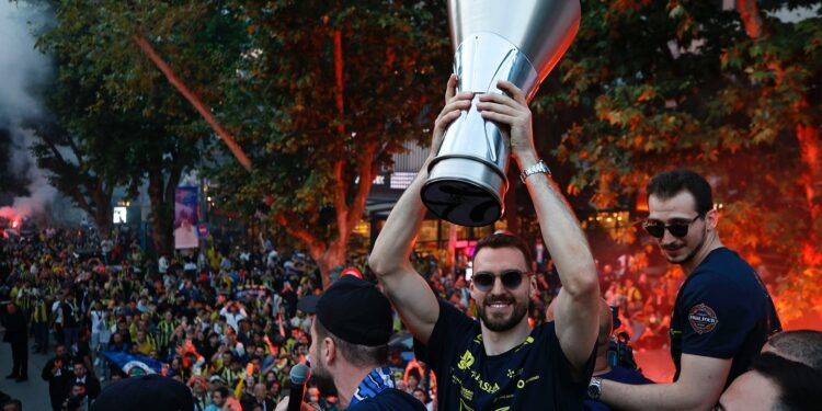 Fenerbahçe Beko’nun Avrupa şampiyonluğu kutlamaları