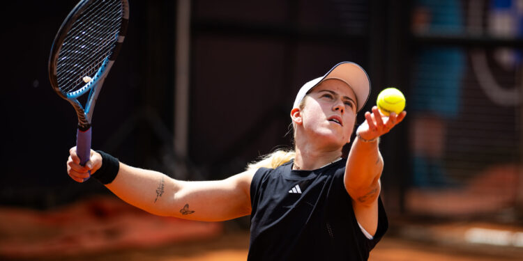 Fransa’da Sonay Kartal ikinci turda