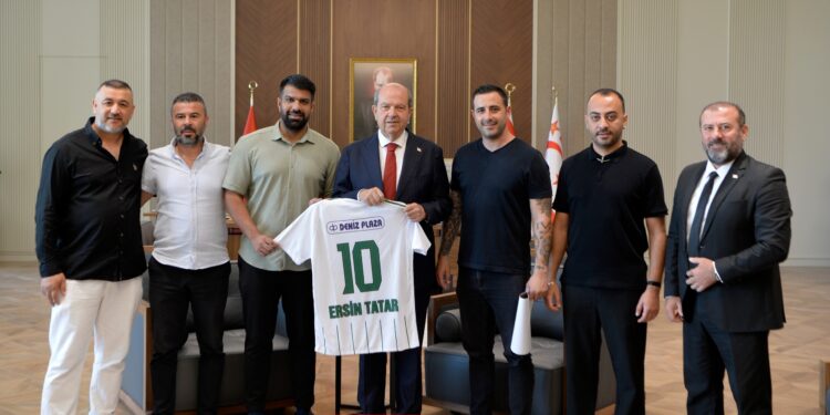 Cumhurbaşkanı Tatar, Gençlik Gücü Spor Kulübü yönetimini kabul etti