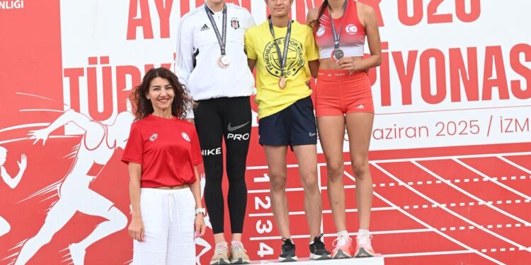 Ada Kafa, 800 metrede üçüncü