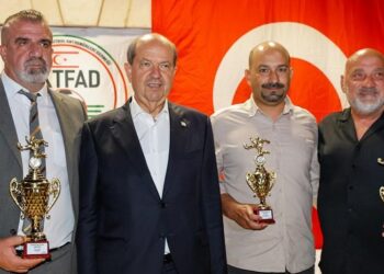 Antrenörler ödüllerini aldı